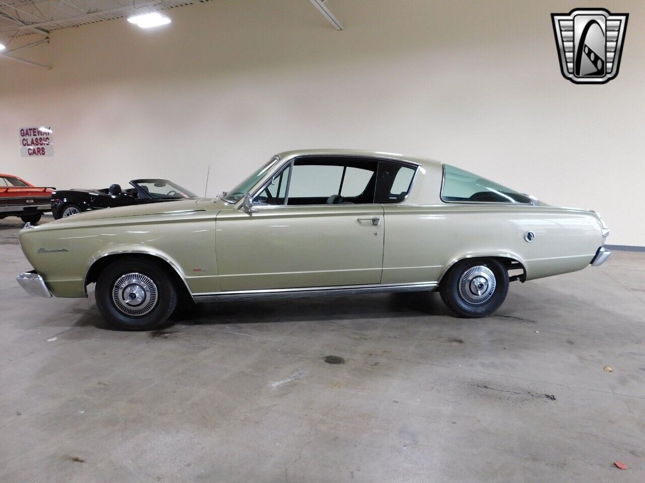 Plymouth-Barracuda-Coupe-1966-Green-Black-28548-2