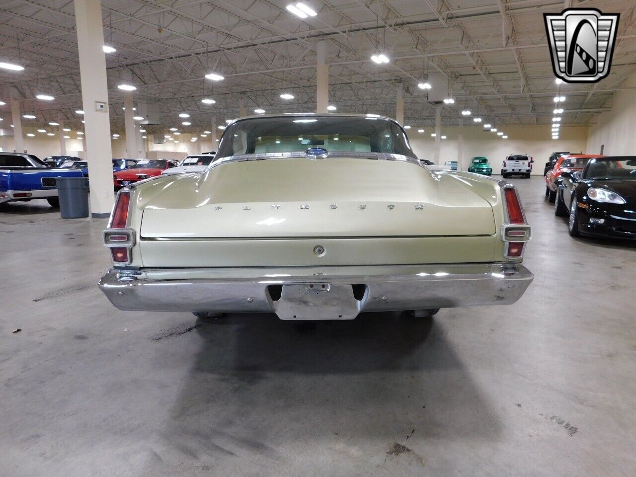 Plymouth-Barracuda-Coupe-1966-Green-Black-28548-3