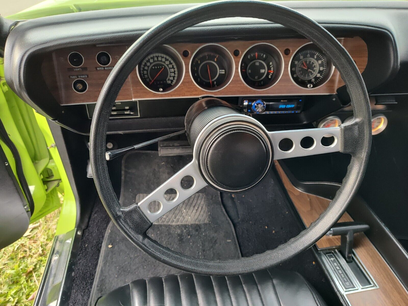 Plymouth-Barracuda-Coupe-1973-Green-Black-5498-11