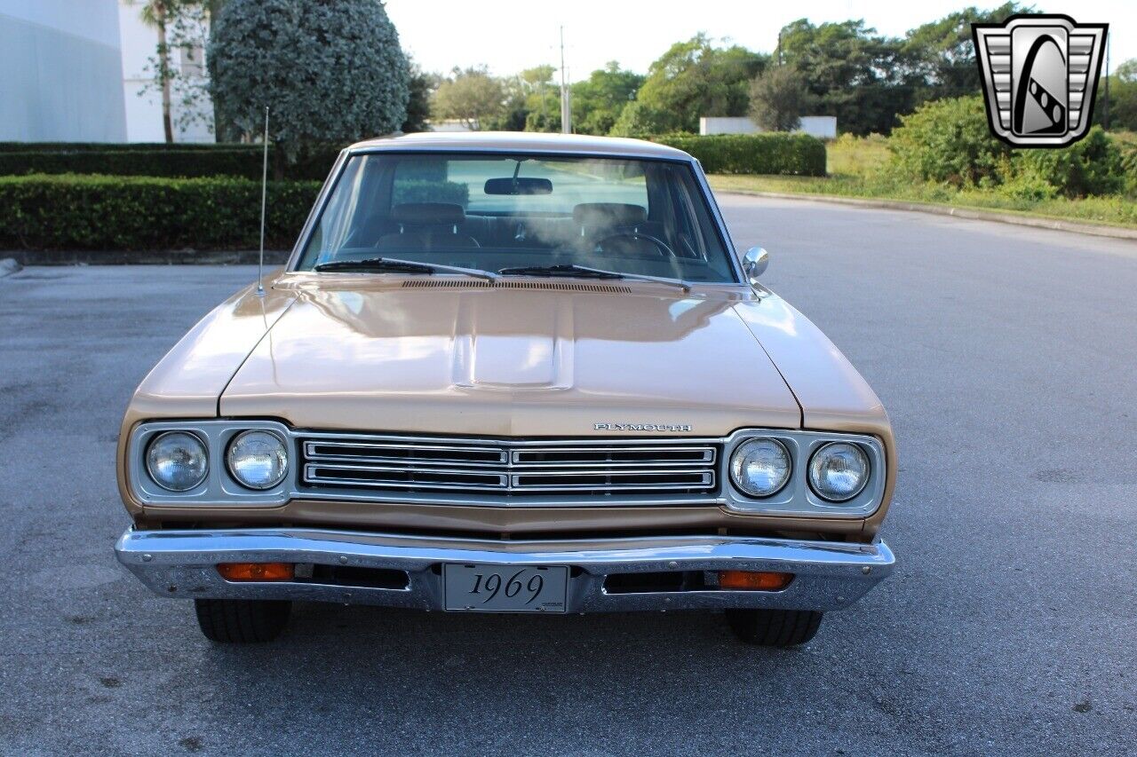 Plymouth-Belvedere-Berline-1969-Gold-Gold-105956-2