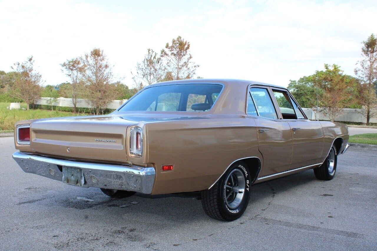 Plymouth-Belvedere-Berline-1969-Gold-Gold-105956-3