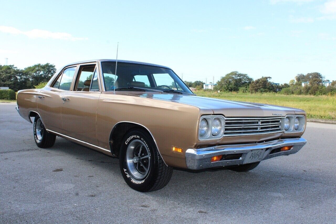 Plymouth-Belvedere-Berline-1969-Gold-Gold-105956-4