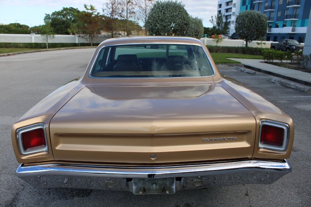 Plymouth-Belvedere-Berline-1969-Gold-Gold-105956-6