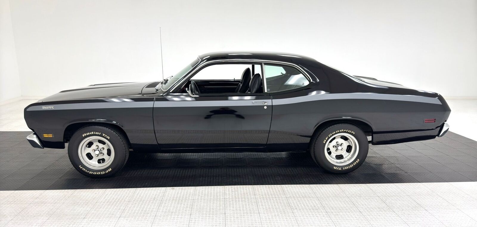 Plymouth-Duster-1972-Black-Black-21068-1