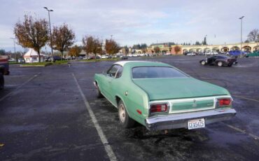 Plymouth-Duster-1974-green-131966-1