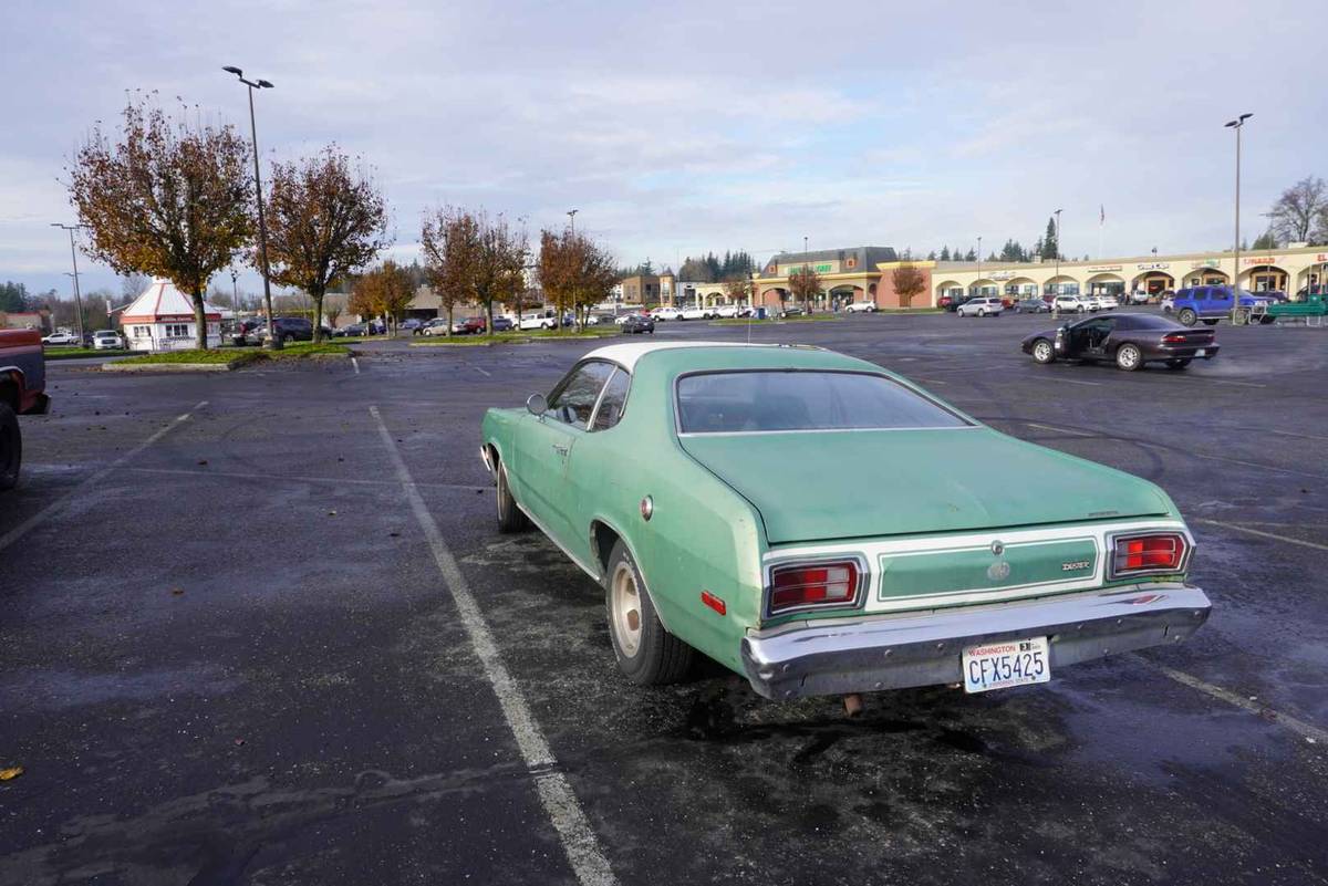 Plymouth-Duster-1974-green-131966-1