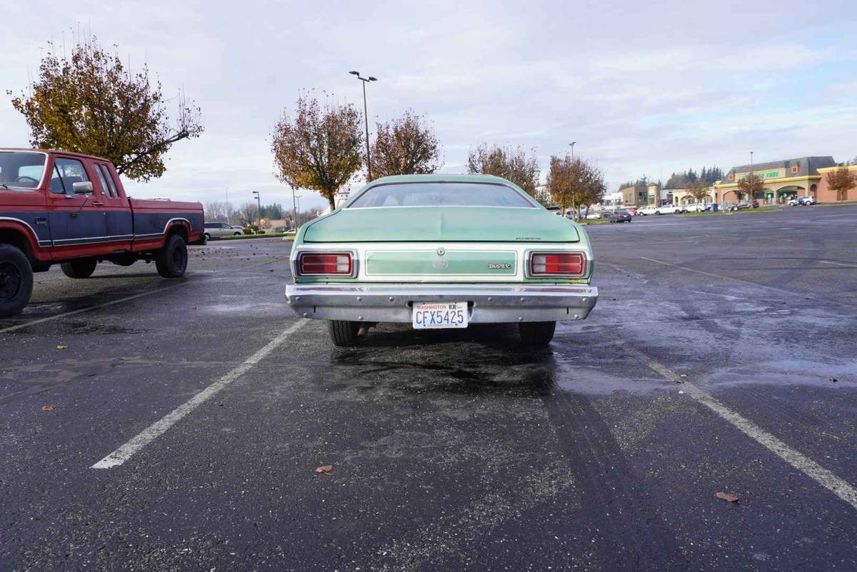 Plymouth-Duster-1974-green-131966-2