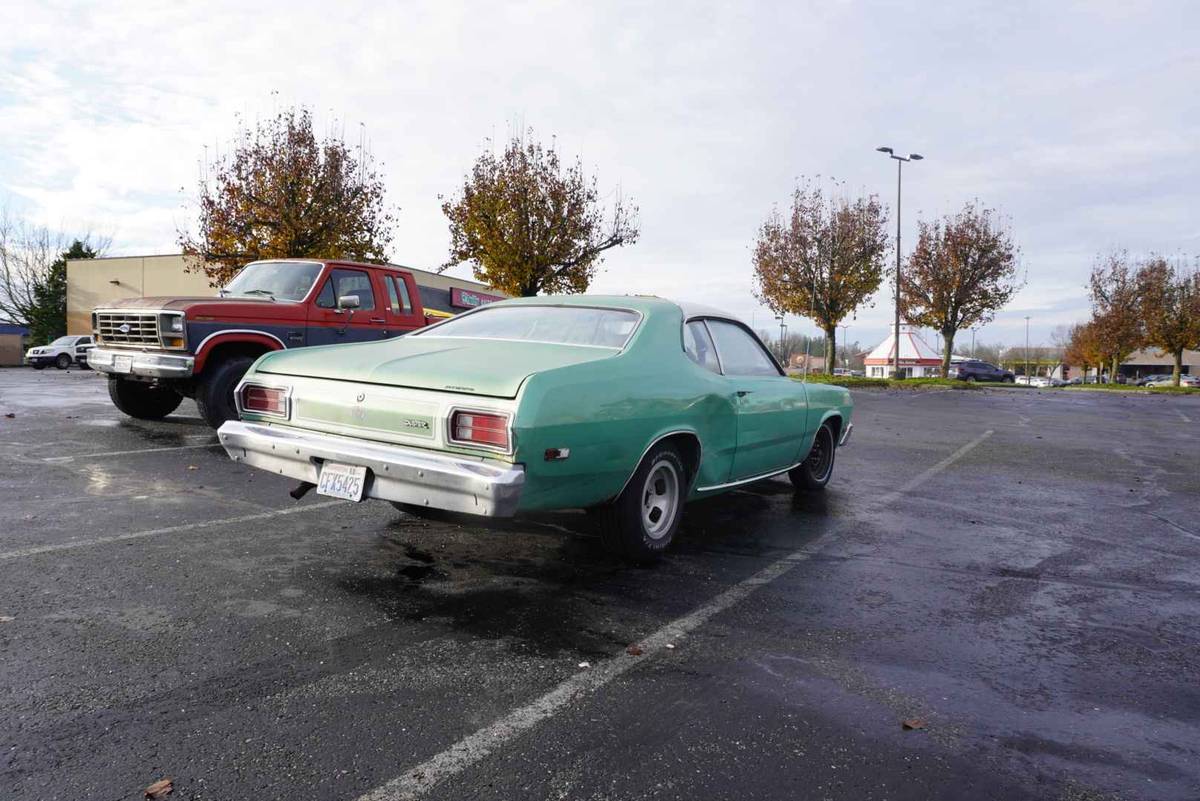 Plymouth-Duster-1974-green-131966-3