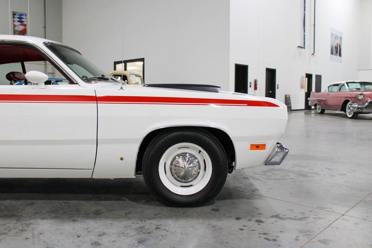 Plymouth-Duster-Coupe-1970-White-Red-88339-10