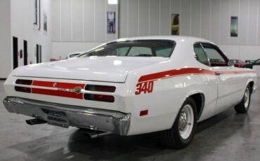 Plymouth-Duster-Coupe-1970-White-Red-88339-7