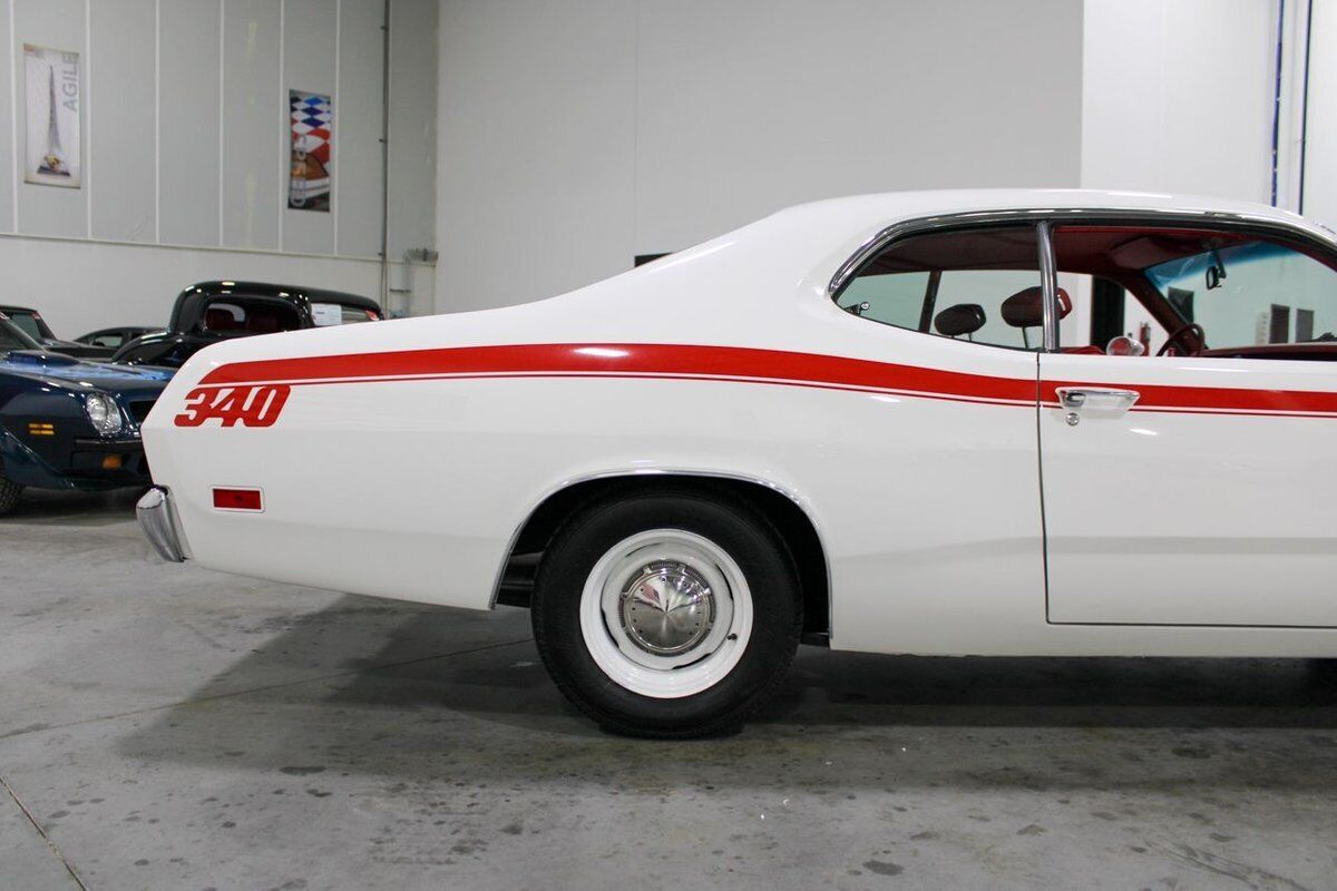 Plymouth-Duster-Coupe-1970-White-Red-88339-8