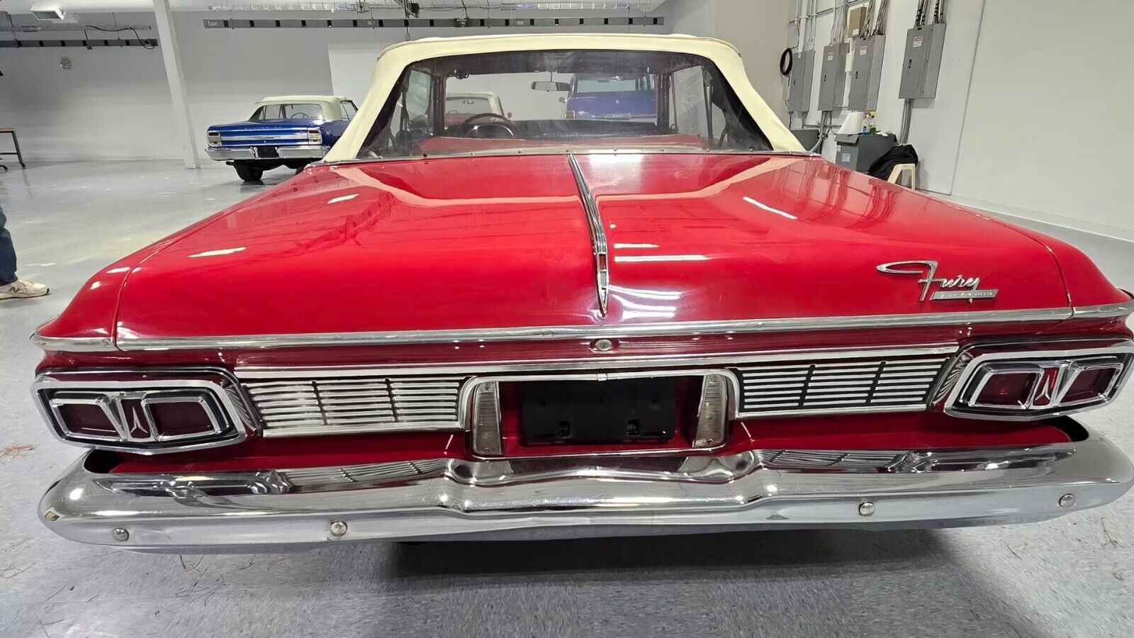 Plymouth-Fury-Cabriolet-1964-Red-Red-152888-2