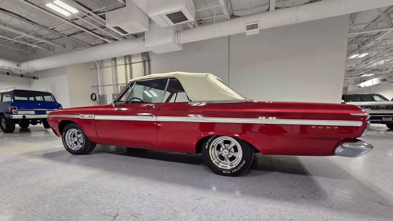 Plymouth-Fury-Cabriolet-1964-Red-Red-152888-7