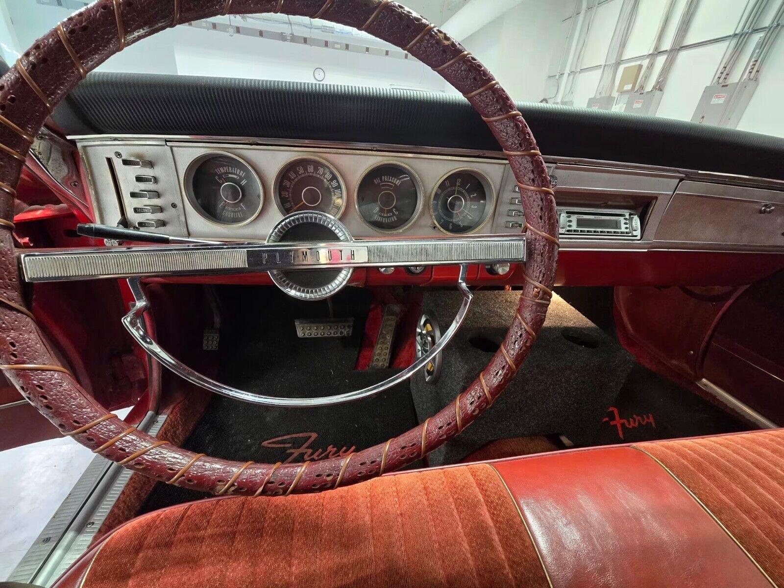 Plymouth-Fury-Cabriolet-1964-Red-Red-152888-9