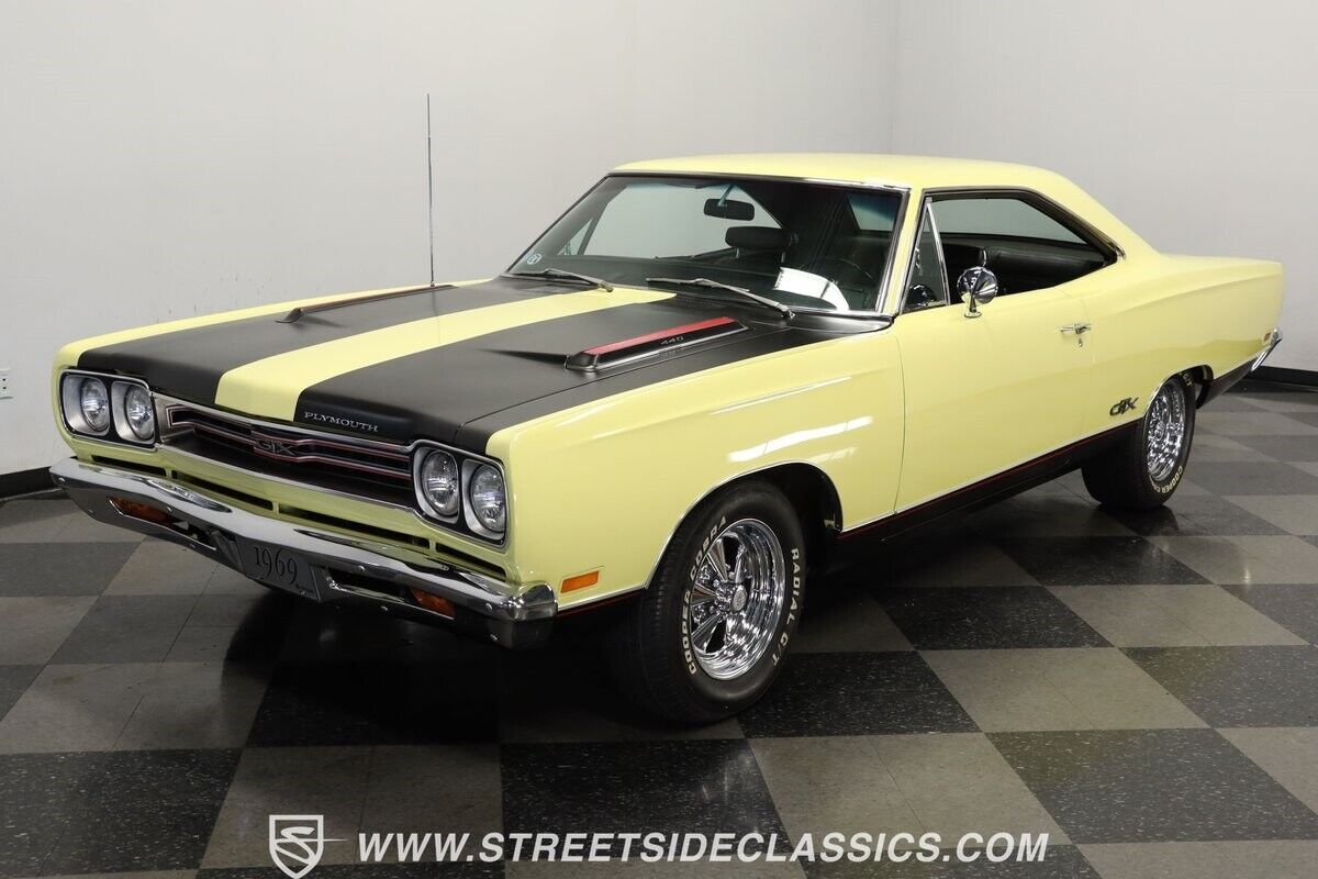 Plymouth-GTX-Coupe-1969-17