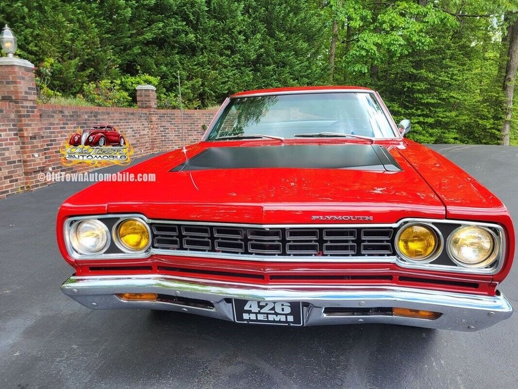 Plymouth-Road-Runner-1968-Red-Black-1152-5