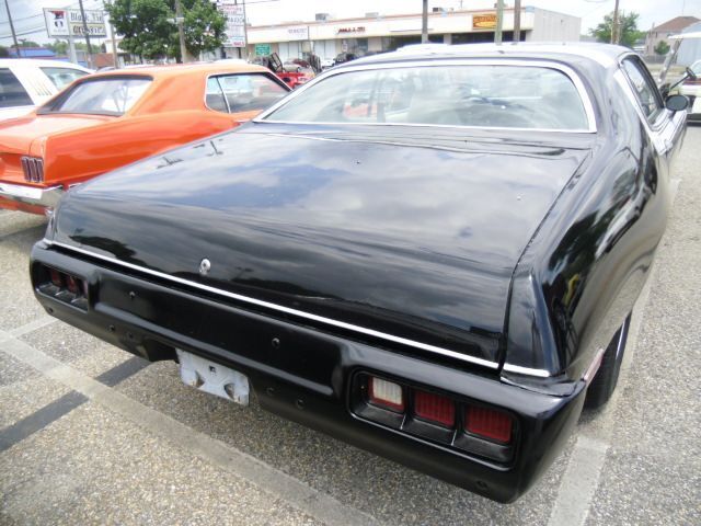 Plymouth-Road-Runner-1974-3