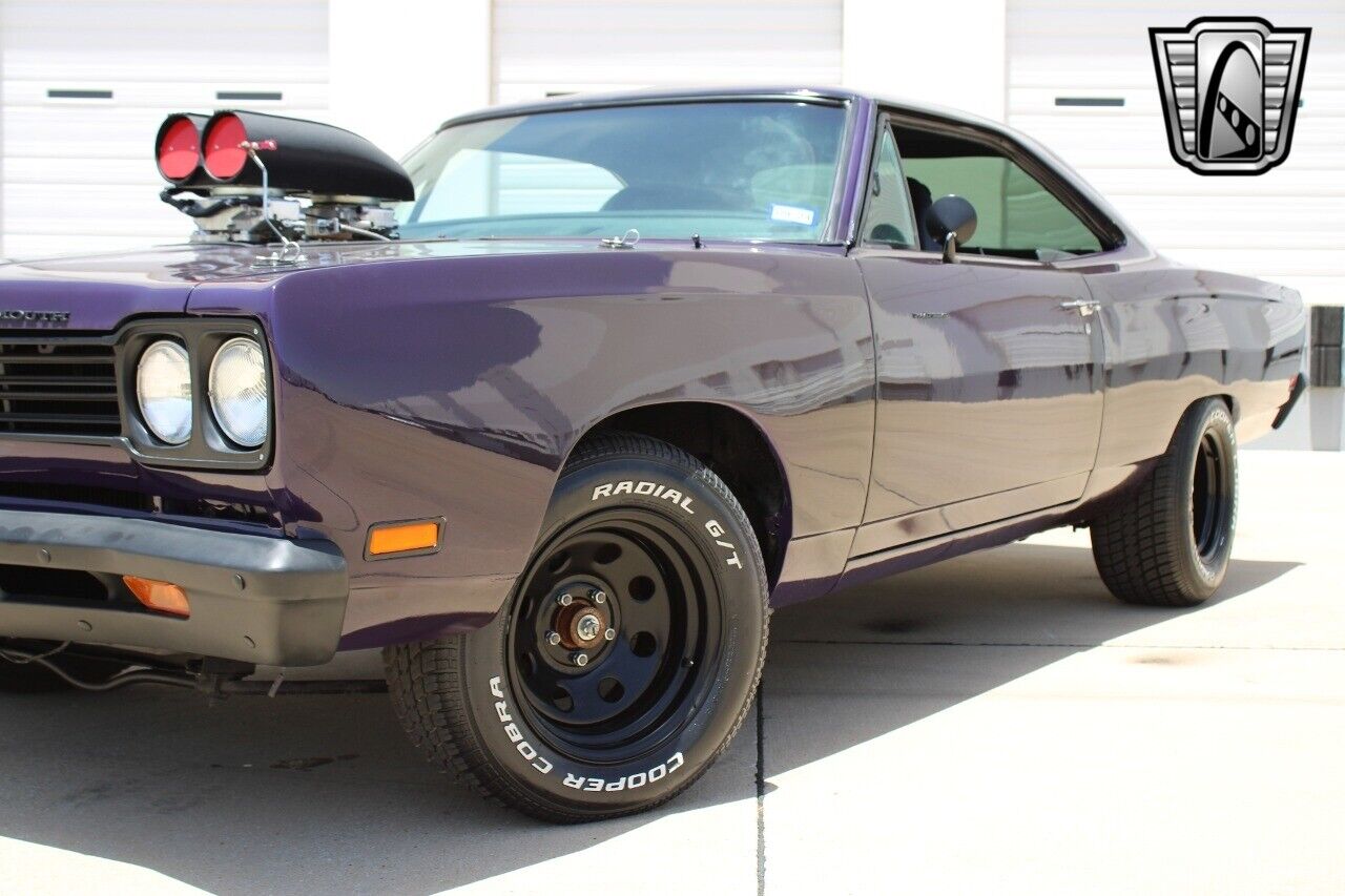 Plymouth-Road-Runner-Coupe-1969-Purple-Black-232-11