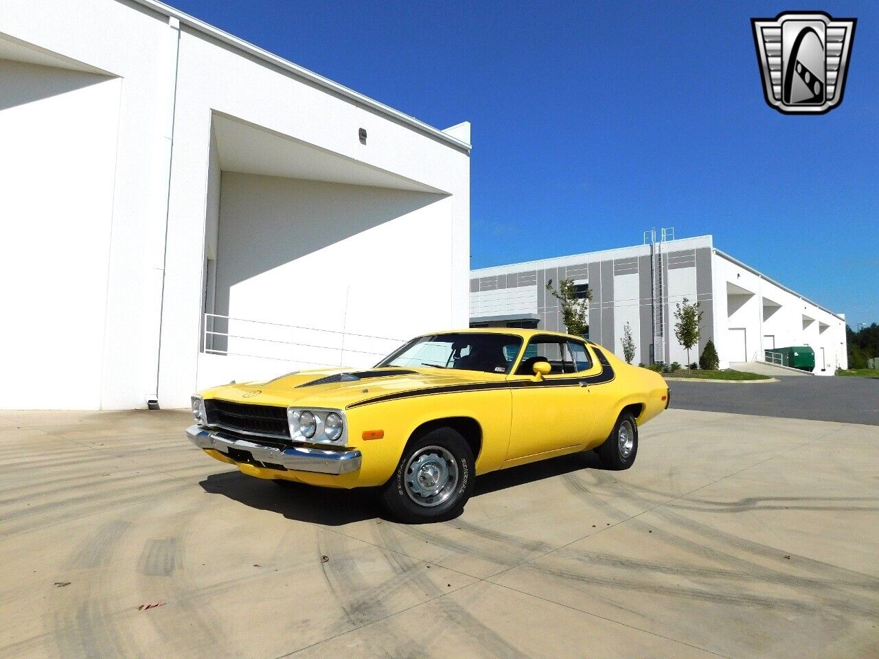 Plymouth-Road-Runner-Coupe-1973-Yellow-Black-92656-2