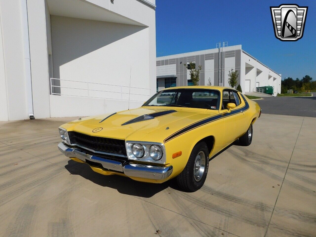 Plymouth-Road-Runner-Coupe-1973-Yellow-Black-92656-4