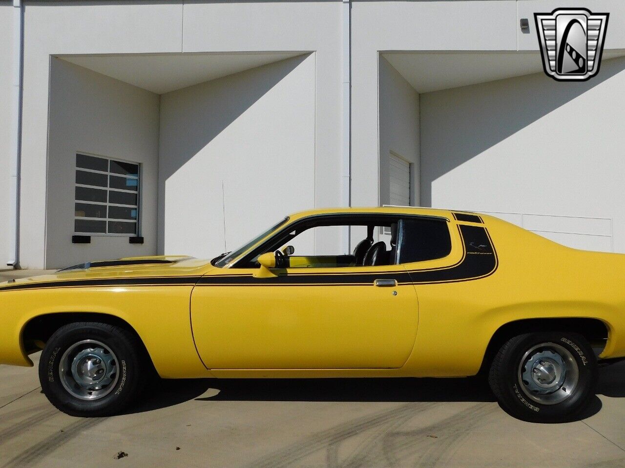 Plymouth-Road-Runner-Coupe-1973-Yellow-Black-92656-6