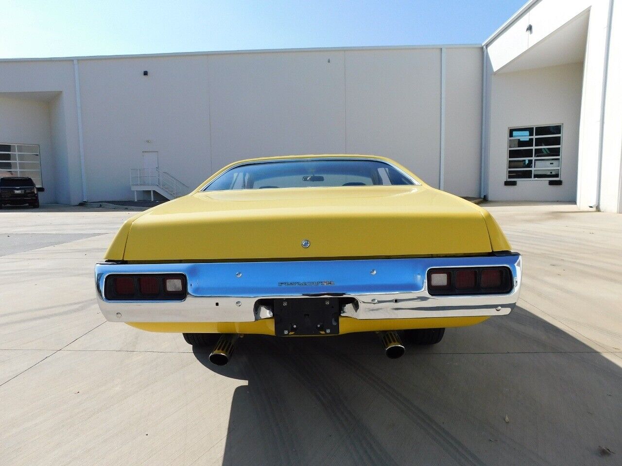 Plymouth-Road-Runner-Coupe-1973-Yellow-Black-92656-9