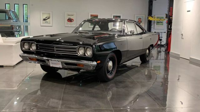 Plymouth-Road-Runner-Coupe-426-Hemi-Coupe-1969-Black-Black-27745-1