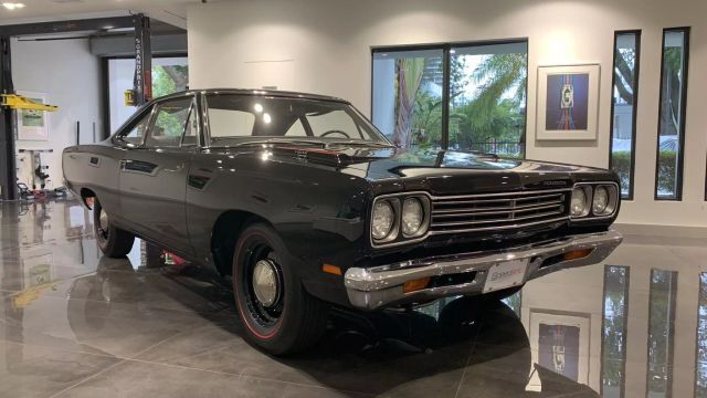 Plymouth-Road-Runner-Coupe-426-Hemi-Coupe-1969-Black-Black-27745-5