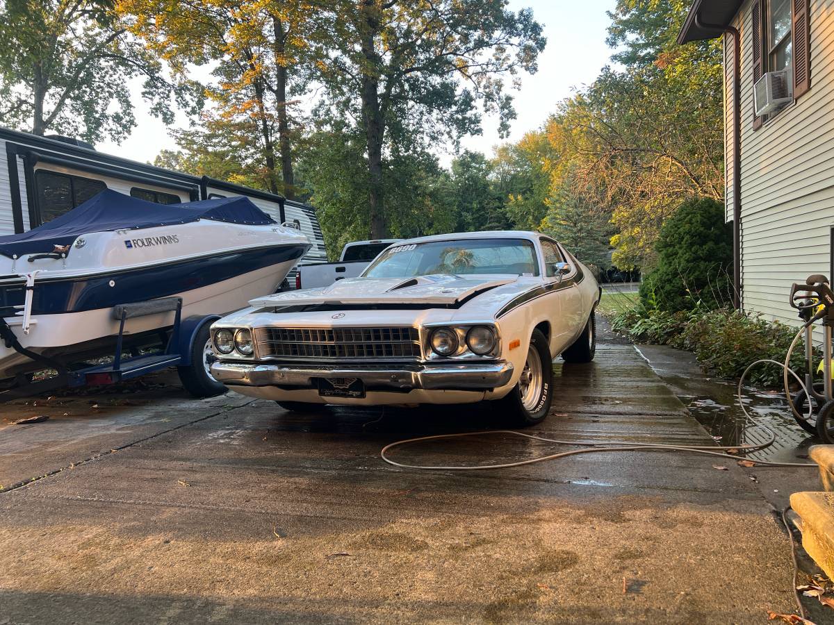 Plymouth-Roadrunner-1974-white-14-11