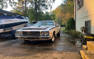 Plymouth-Roadrunner-1974-white-14-12