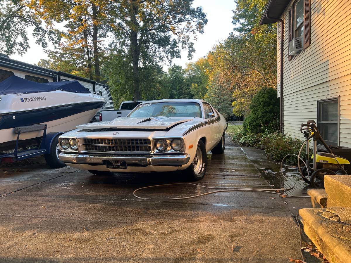 Plymouth-Roadrunner-1974-white-14-12