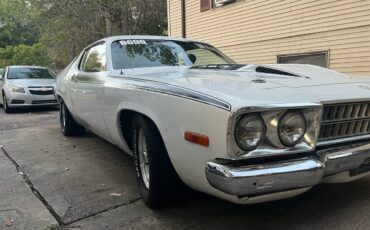 Plymouth-Roadrunner-1974-white-14-4