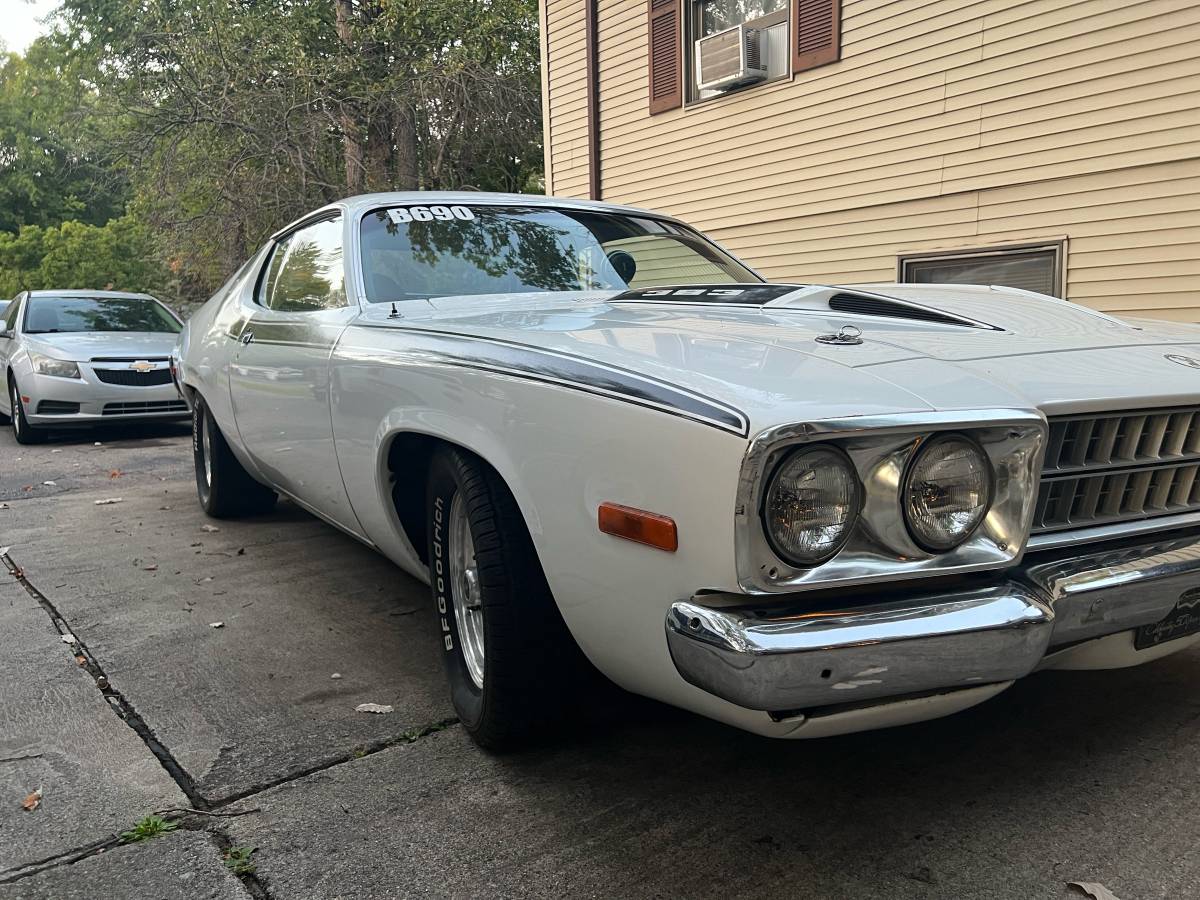 Plymouth-Roadrunner-1974-white-14-4