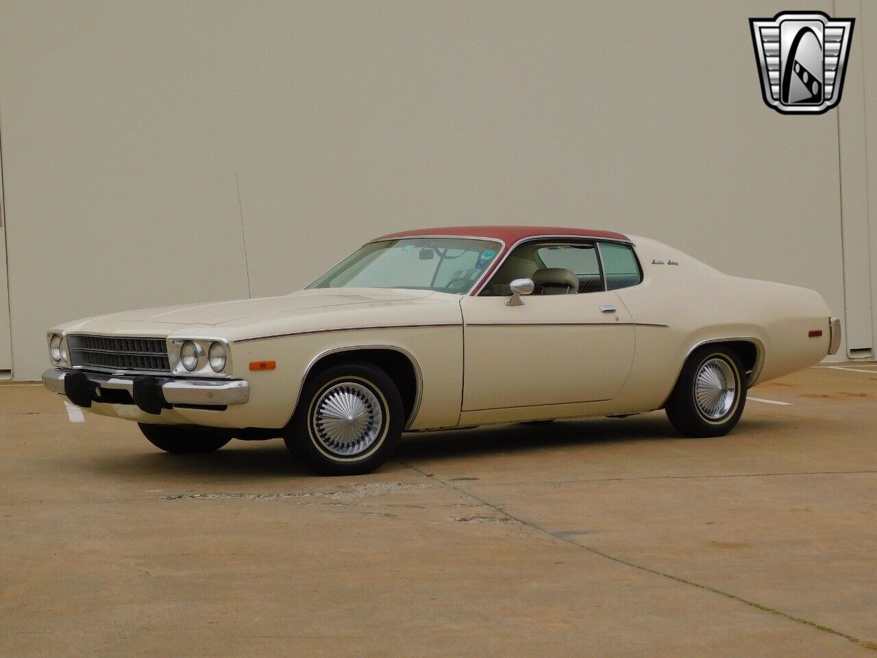 Plymouth-Satellite-1973-White-White-41547-3