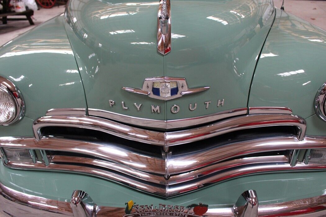 Plymouth-Special-Deluxe-Berline-1950-Silver-Channel-Green-16898-9