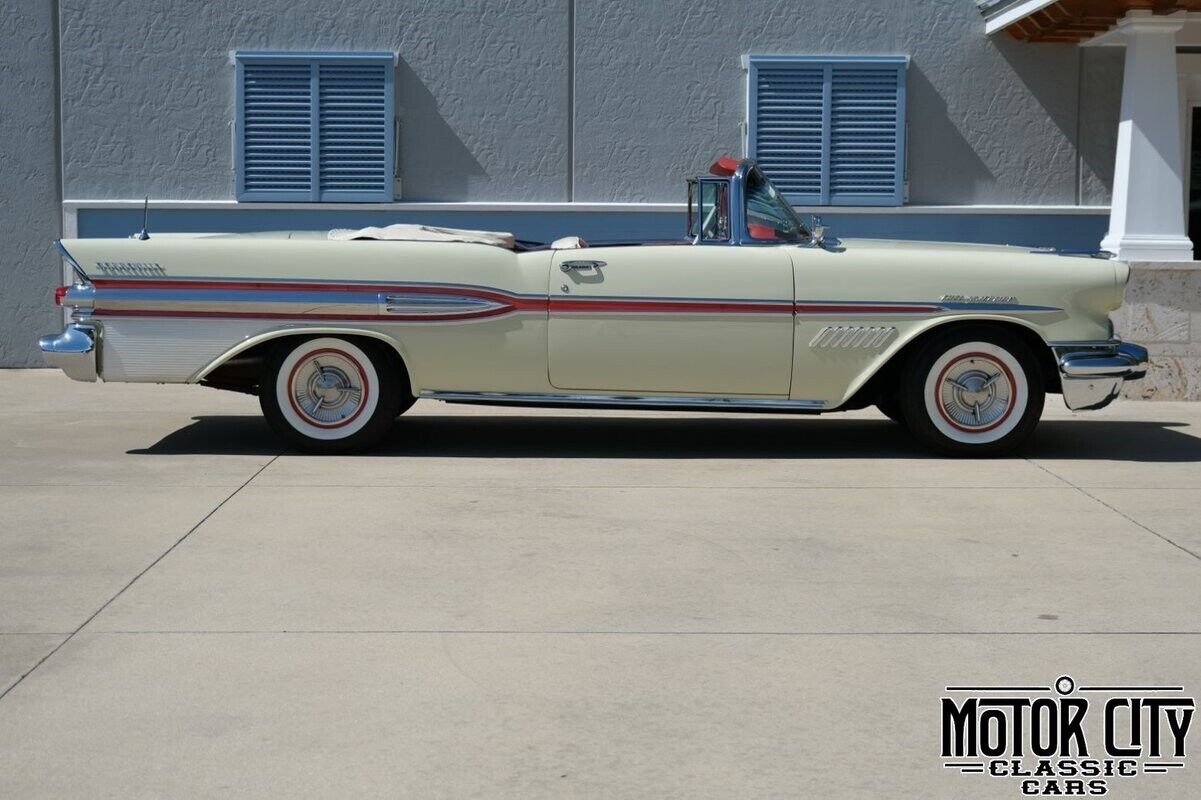 Pontiac-Bonneville-1957-1