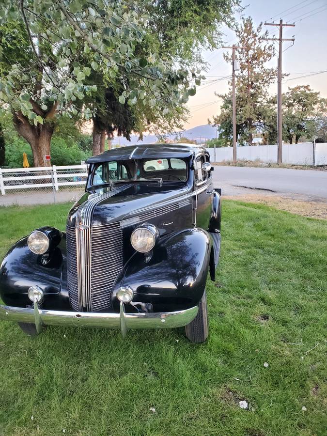 Pontiac-Deluxe-6-1937-2