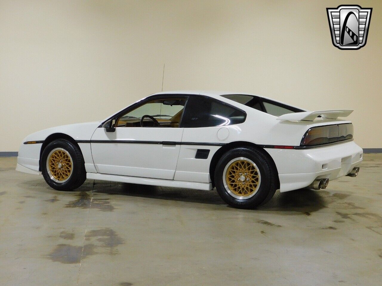 Pontiac-Fiero-1988-4