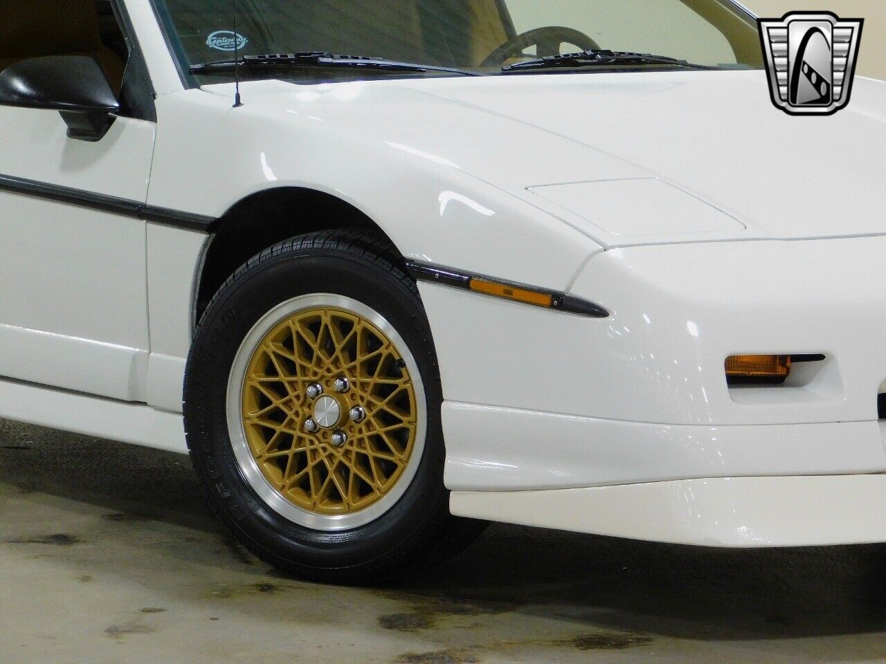 Pontiac-Fiero-1988-8