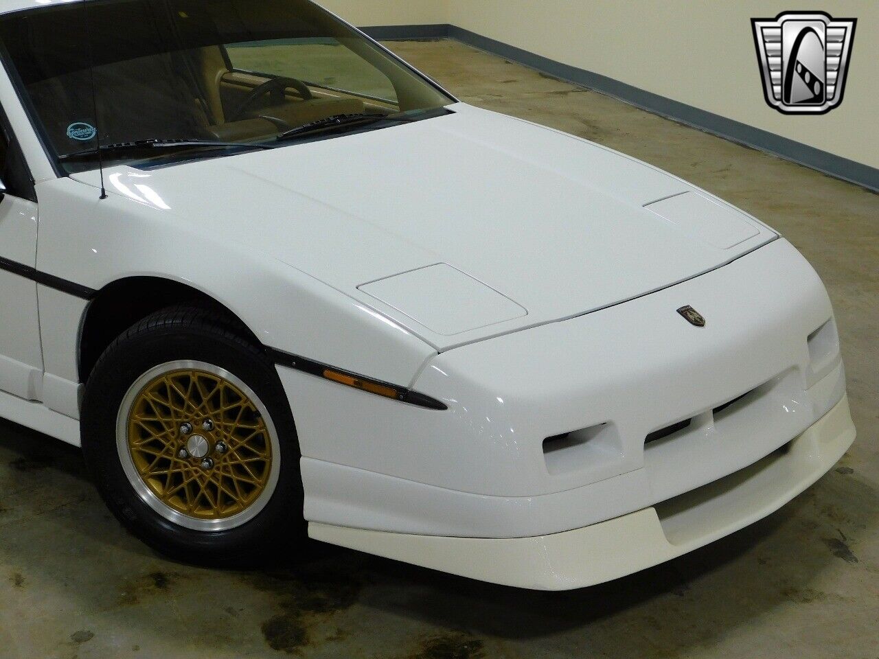 Pontiac-Fiero-1988-9