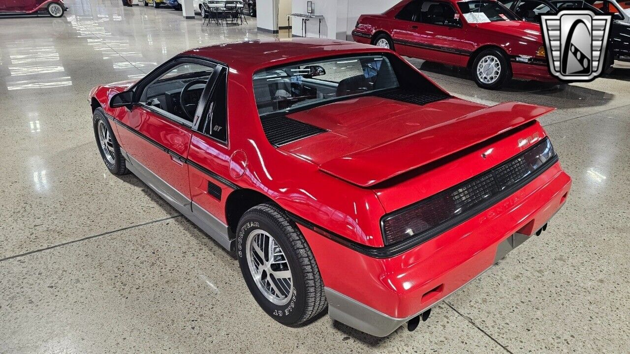 Pontiac-Fiero-Cabriolet-1985-Red-Gray-1514-3