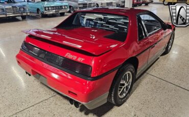 Pontiac-Fiero-Cabriolet-1985-Red-Gray-1514-4