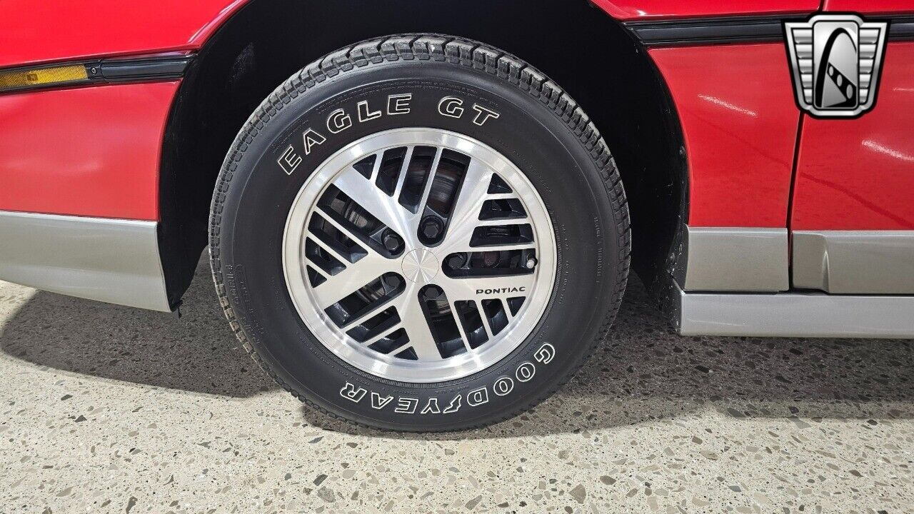 Pontiac-Fiero-Cabriolet-1985-Red-Gray-1514-6