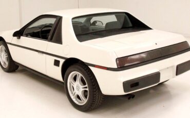 Pontiac-Fiero-Coupe-1984-2