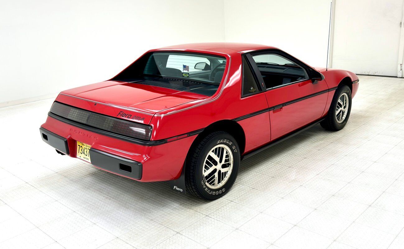 Pontiac-Fiero-Coupe-1984-Red-Black-27420-4