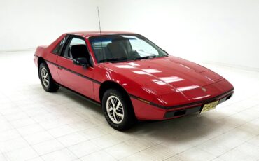 Pontiac-Fiero-Coupe-1984-Red-Black-27420-6