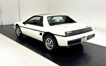 Pontiac-Fiero-Coupe-1984-White-Tan-93250-2