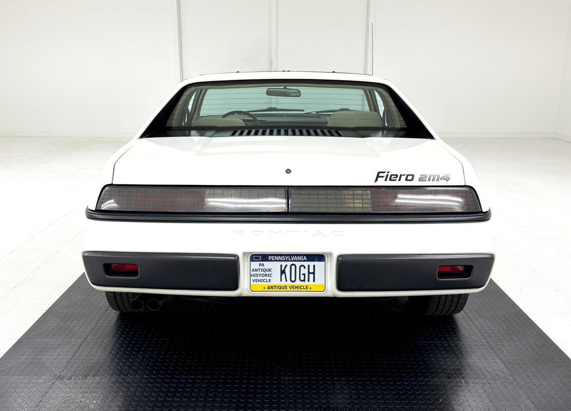 Pontiac-Fiero-Coupe-1984-White-Tan-93250-3