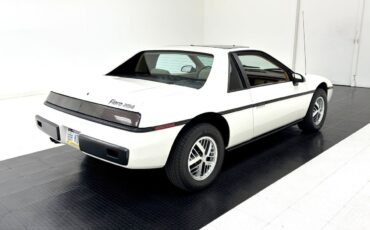 Pontiac-Fiero-Coupe-1984-White-Tan-93250-4