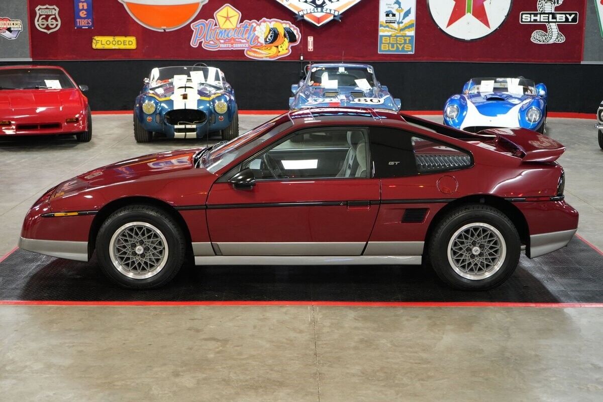 Pontiac-Fiero-Coupe-1987-Maroon-Gray-0-10